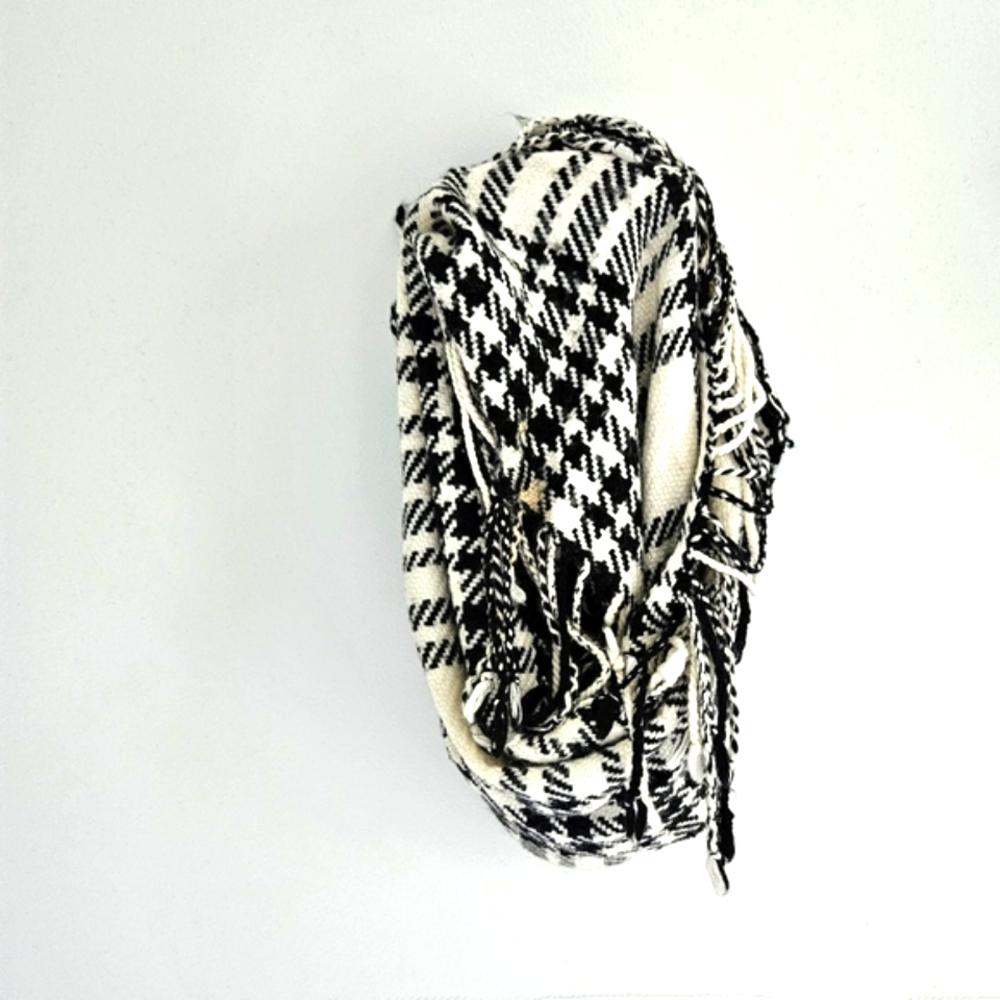 Banana Republic fringe black white plaid scarf